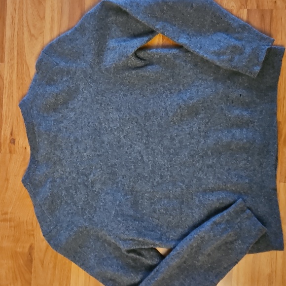 Gray Cashmere Sweater - Picture 4 of 5